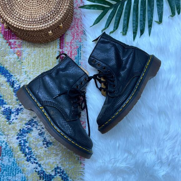 Dr. Martens Junior 1460 Reptile Emboss Ankle Boots Kids 3 Black Leather Lace Up - Picture 2 of 9